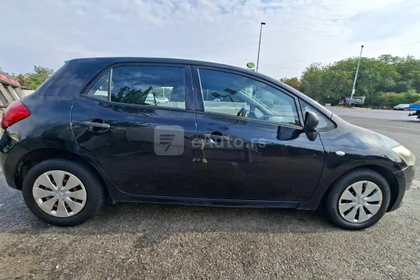 Toyota Auris — polovni automobil