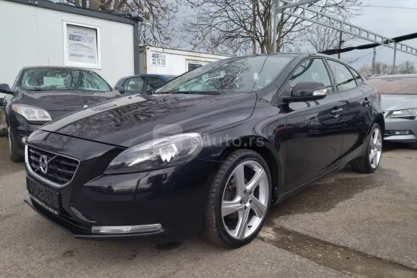 Volvo V40 — polovni automobil