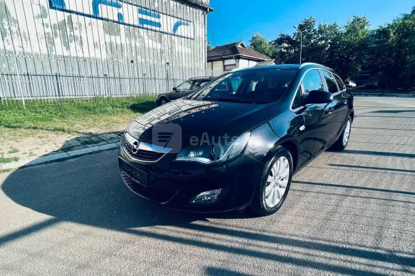 Opel Astra J — polovni automobil