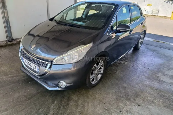 Peugeot 208 — polovni automobil