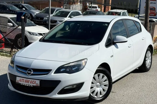 Opel Astra J — polovni automobil