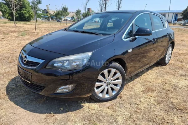 Opel Astra J — polovni automobil