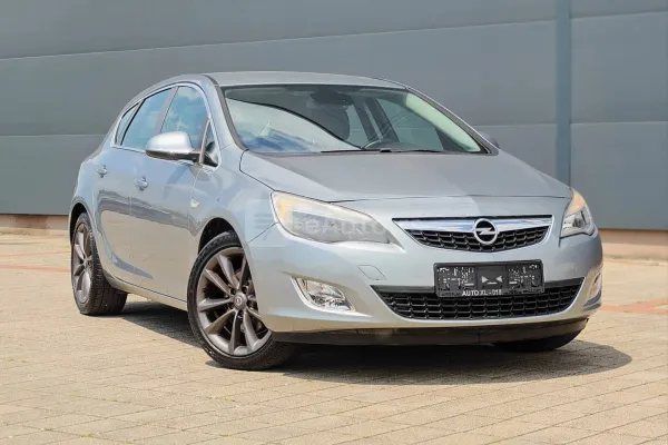 Opel Astra J — polovni automobil