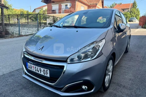 Peugeot 208 — polovni automobil