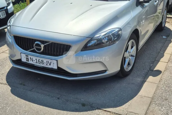 Volvo V40 — polovni automobil