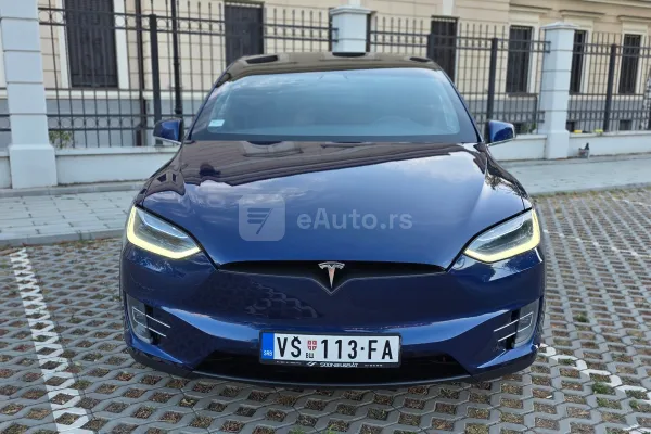 Tesla Model X — polovni automobil