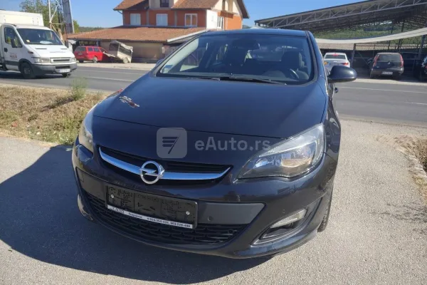 Opel Astra J — polovni automobil