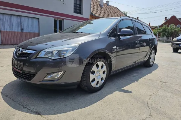 Opel Astra J — polovni automobil