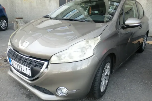Peugeot 208 — polovni automobil