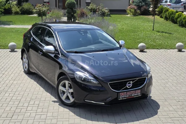 Volvo V40 — polovni automobil