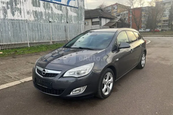Opel Astra J — polovni automobil