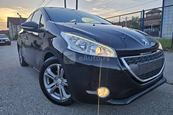 Peugeot 208 — polovni automobil