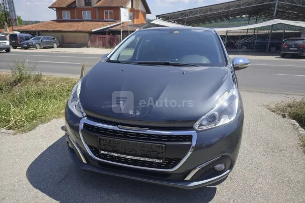 Peugeot 208 — polovni automobil