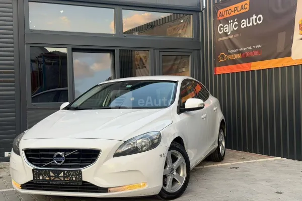 Volvo V40 — polovni automobil