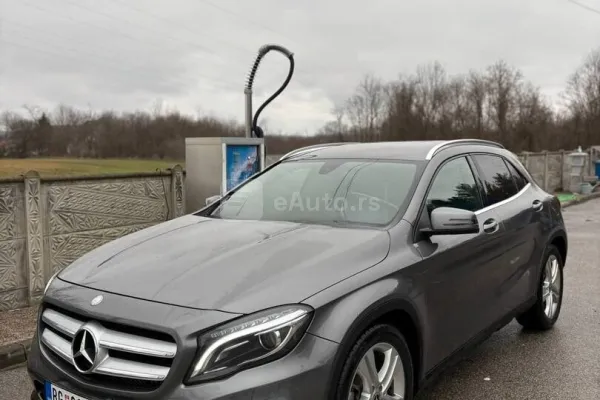 Mercedes Benz GLA 180 — polovni automobil