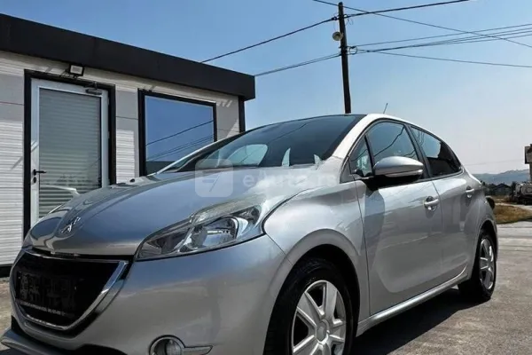 Peugeot 208 — polovni automobil