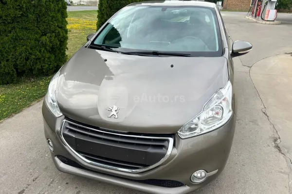Peugeot 208 — polovni automobil
