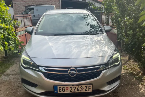 Opel Astra J — polovni automobil
