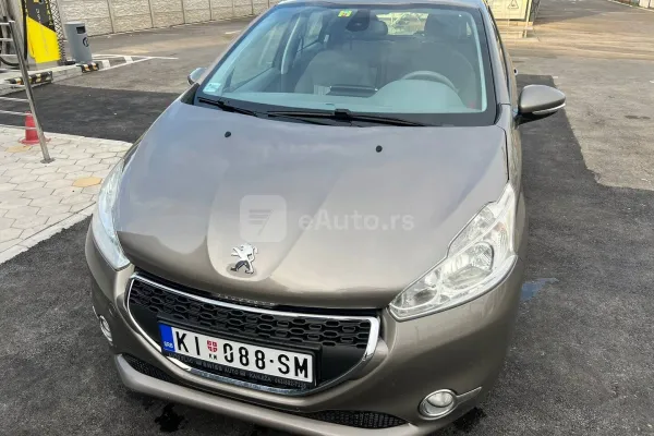 Peugeot 208 — polovni automobil