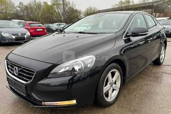 Volvo V40 — polovni automobil