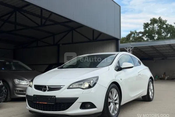 Opel Astra J — polovni automobil