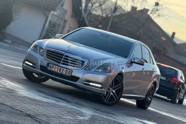 Mercedes Benz E 220 — polovni automobil