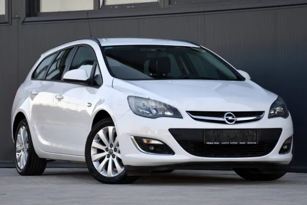 Opel Astra J — polovni automobil