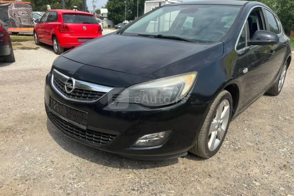 Opel Astra J — polovni automobil