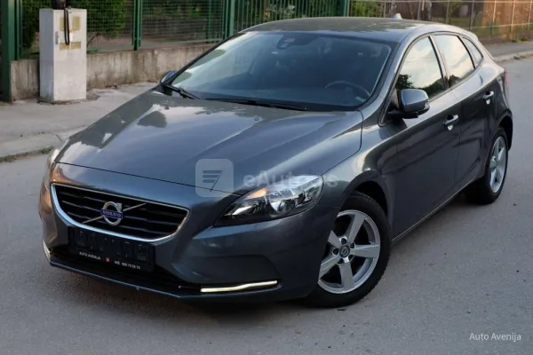 Volvo V40 — polovni automobil