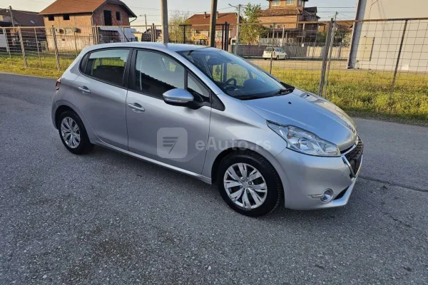 Peugeot 208 — polovni automobil
