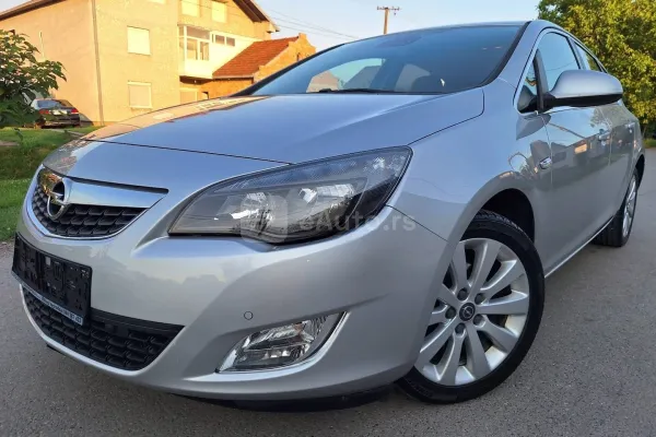 Opel Astra J — polovni automobil