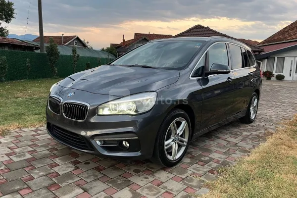 BMW 220 — polovni automobil