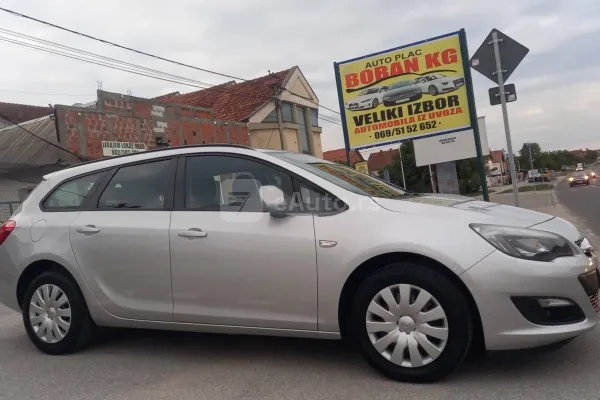 Opel Astra J — polovni automobil