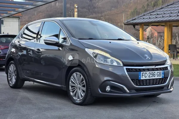 Peugeot 208 — polovni automobil