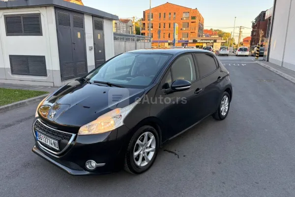 Peugeot 208 — polovni automobil