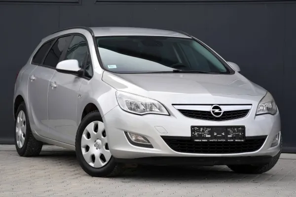 Opel Astra J — polovni automobil