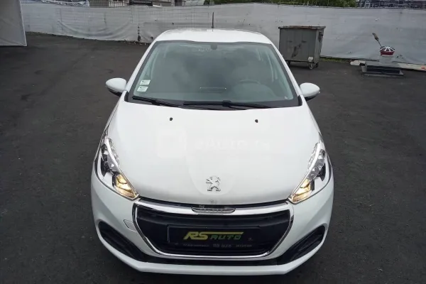 Peugeot 208 — polovni automobil