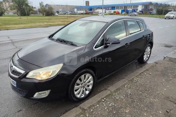 Opel Astra J — polovni automobil