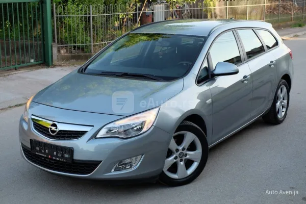 Opel Astra J — polovni automobil