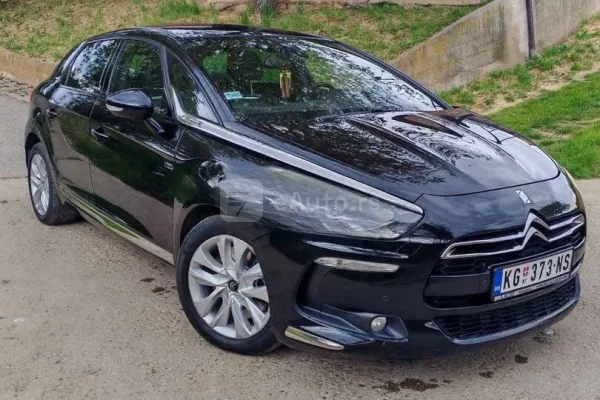 DS 5 — polovni automobil