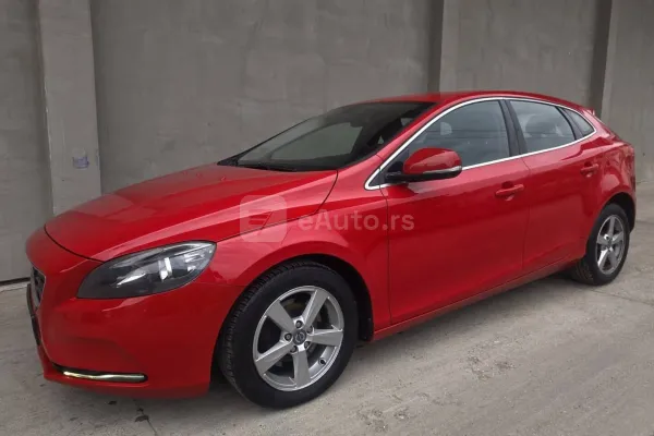Volvo V40 — polovni automobil