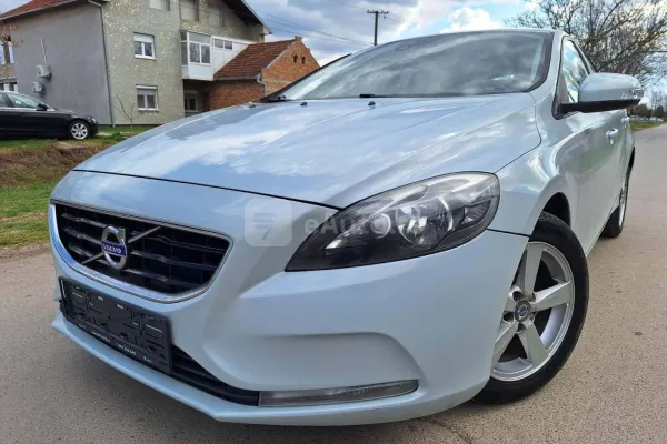 Volvo V40 — polovni automobil