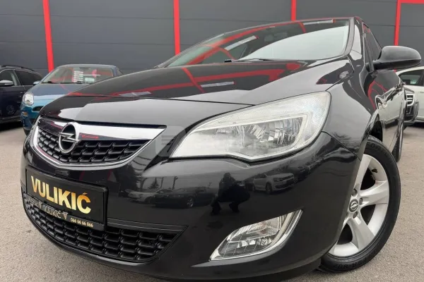 Opel Astra J — polovni automobil