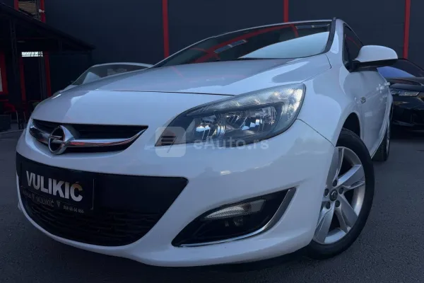 Opel Astra J — polovni automobil