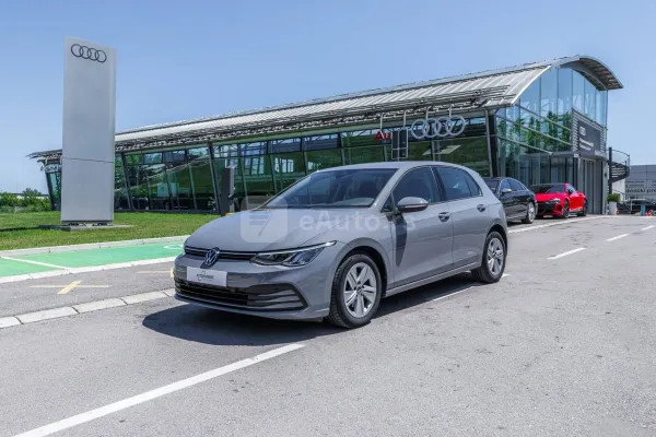 Volkswagen Golf 8 — polovni automobil