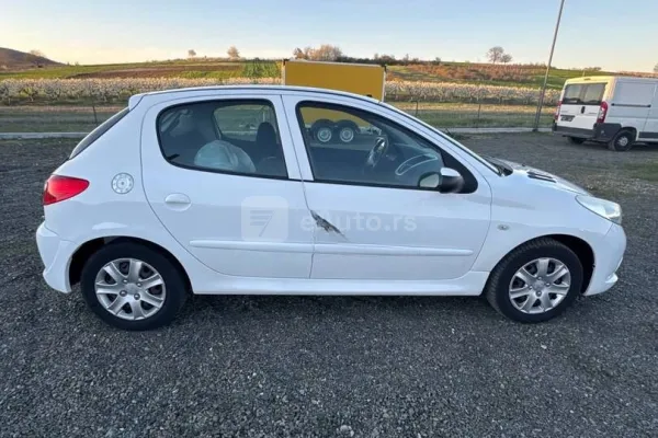 Peugeot 206 plus — polovni automobil