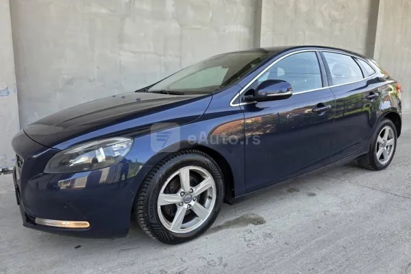 Volvo V40 — polovni automobil