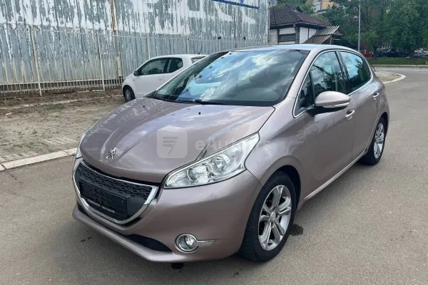 Peugeot 208 — polovni automobil