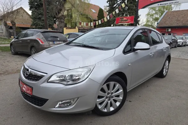 Opel Astra J — polovni automobil