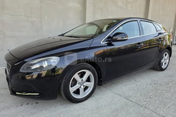 Volvo V40 — polovni automobil